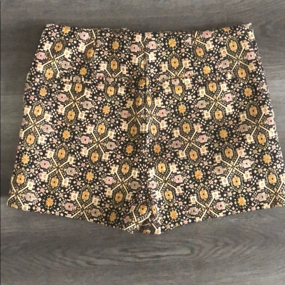 Mini embroided short - Picture 2 of 2